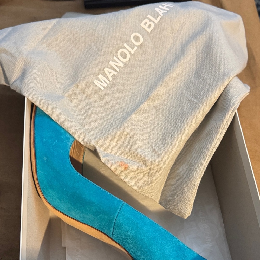 Manolo Blahnik Vibrant Blue Suede Heels - Picture 7 of 11